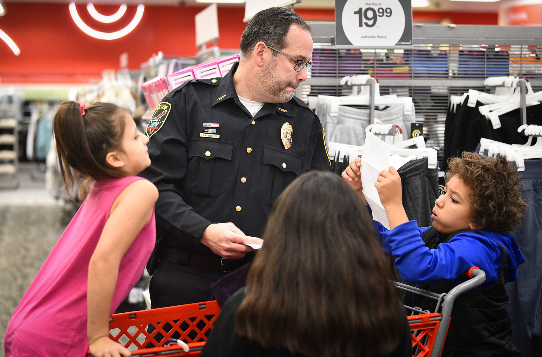 12419-mda-nws-shopcop-010a.JPG